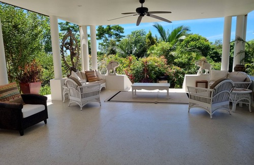 Ewingsdale Apartamento | The Raffles in Byron! Beautiful, Colonial style luxury! Absolutely Huge!