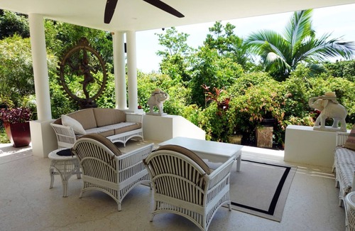 Ewingsdale Apartamento | The Raffles in Byron! Beautiful, Colonial style luxury! Absolutely Huge!