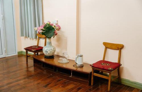Van Mieu Casa | The Rails - Family Room F03