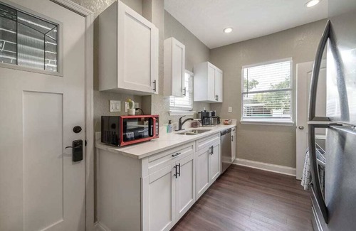 Tampa Apartamento | "The Railyard Flat" - 1BR Apt|Fire Pit|Grill