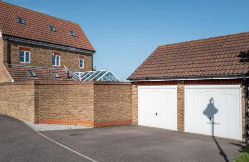 Iwade Casa | The Rainbow Retreat by Sheppey Stays