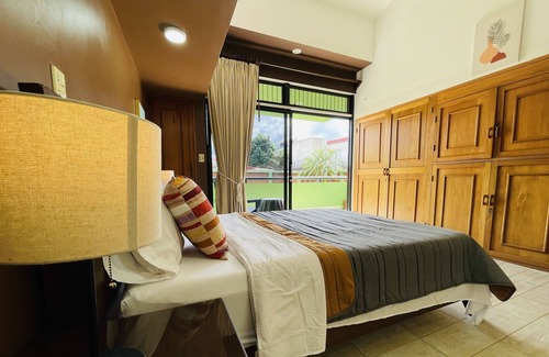 Pavas Cama Y Desayuno | The Rainier Bed & Breakfast