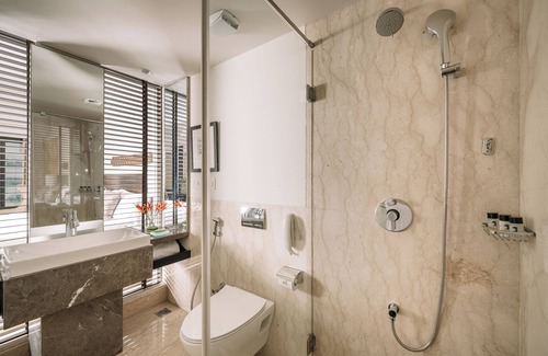 Alwarpet Hotel | The Raintree, St. Mary's Road