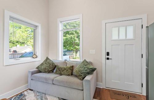 Southwest Raleigh Casa | The Raleigh Nook - near Lenovo Center & Fairground
