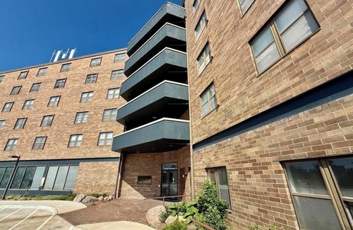 North Central Omaha Apartamento | The Ralston Summary: