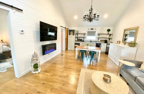 Fredericksburg Cabina | The Ranch@Fredericksburg - Magnolia Cottage - 1BD/1BA