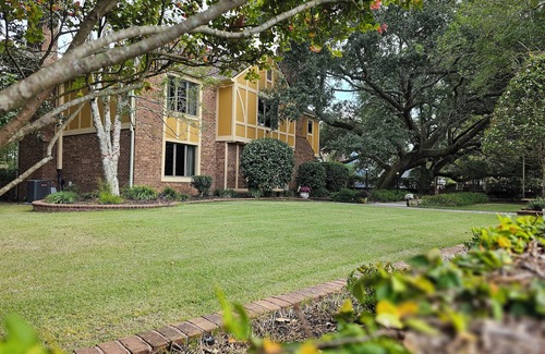 Socastee Casa | The Ranch: A Spacious 5-Bedroom Home with Pool in Quiet Neighborhood