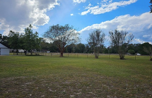 Socastee Casa | The Ranch: A Spacious 5-Bedroom Home with Pool in Quiet Neighborhood
