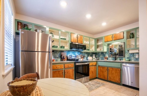 Oxford Casa | The Raney - Cozy Duplex Mins from Square & Campus!