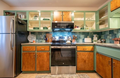 Oxford Casa | The Raney - Cozy Duplex Mins from Square & Campus!