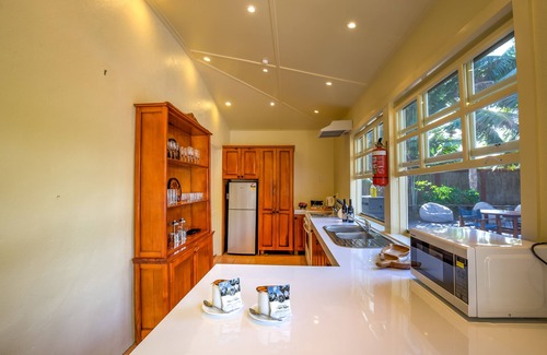 Rarotonga Hotel | The Rarotongan Beach Resort & Lagoonarium