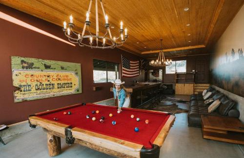 Pioneertown Casa | The Raven By The Cohost Company
