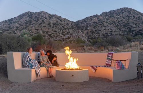 Pioneertown Casa | The Raven By The Cohost Company