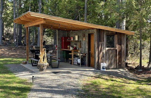 Boundary County Alquiler De RV | The Raven's Nest Teepee . Nestled in the Selkirk Mountain range, in Naples Idaho