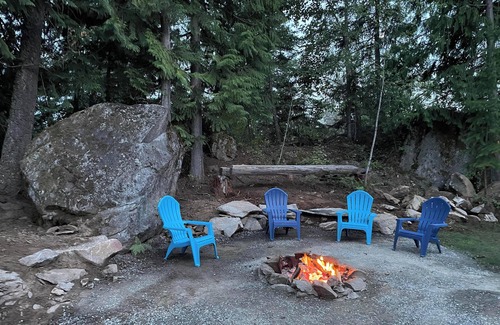 Boundary County Alquiler De RV | The Raven's Nest Teepee . Nestled in the Selkirk Mountain range, in Naples Idaho