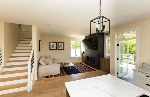 Mill Bay Casa | The Ravens Nest Mill Bay