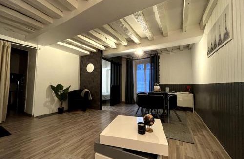 Fontainebleau Apartamento | The Red and Black retreat - Fontainebleau Center