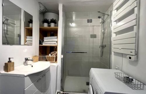Fontainebleau Apartamento | The Red and Black retreat - Fontainebleau Center