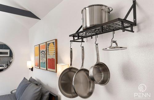 Chico Casa | The Red Door Guesthouse - Cozy, Central and Quiet