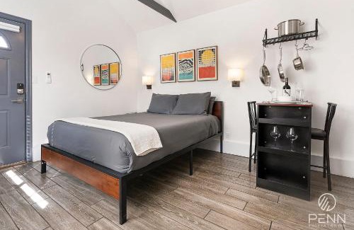 Chico Casa | The Red Door Guesthouse - Cozy, Central and Quiet