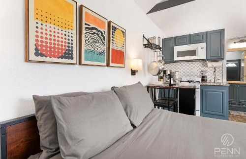 Chico Casa | The Red Door Guesthouse - Cozy, Central and Quiet