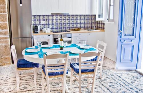 Kallithea Casa | The red door in Koskinou