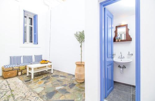 Kallithea Casa | The red door in Koskinou