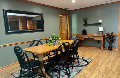 Greensboro Casa | The Red Fox Cabin - Urban Retreat