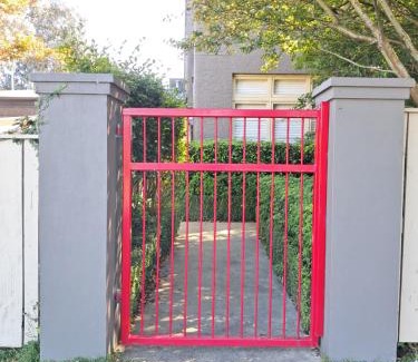 Invercargill Casa | The Red Gate