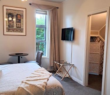 Invercargill Casa | The Red Gate