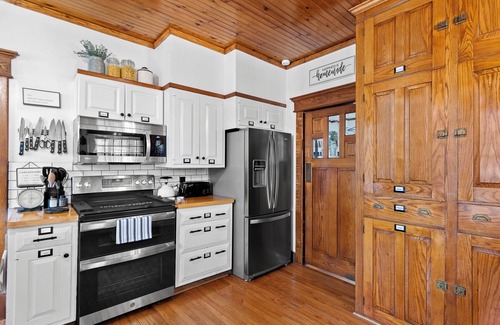 Arkville Casa | The Red Hemlock House And Barn, Let us be your mountain home away from home