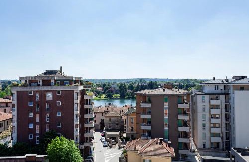Sesto Calende Apartamento | the red penthouse - family apart with terrace 2 bedroom private park