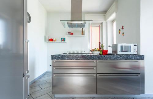 Sesto Calende Apartamento | the red penthouse - family apart with terrace 2 bedroom private park