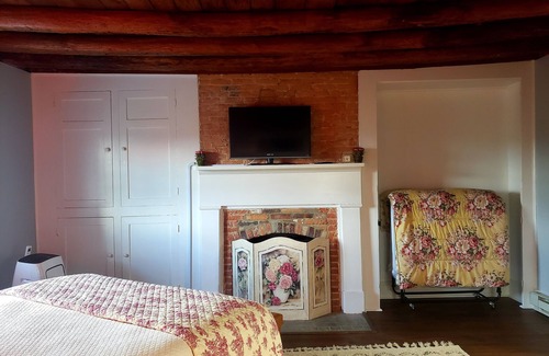Conover Otro | The Red Pump Inn~Est. 1812, One Bedroom Farmhouse