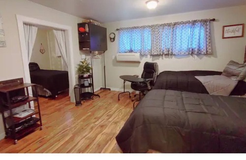 Glenns Ferry Casa | The Red Roof downtown 1 blk from all bars