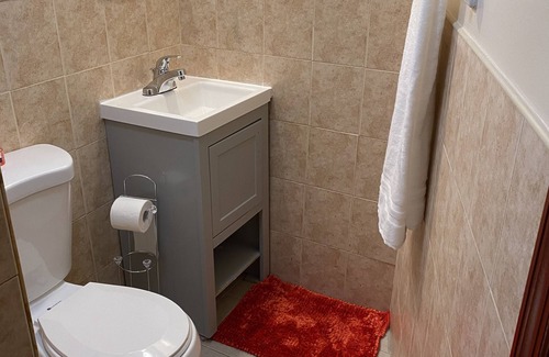Canarsie Casa | The Red Room
