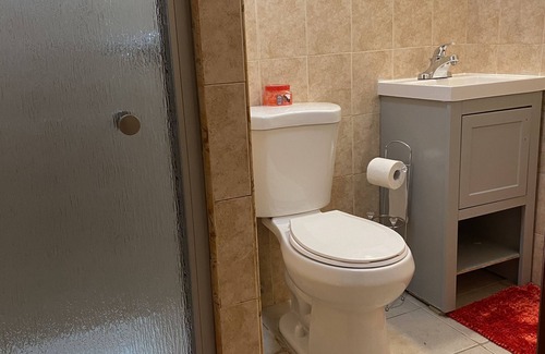 Canarsie Casa | The Red Room