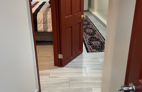 Canarsie Casa | The Red Room