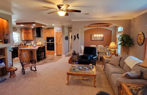 Edgewater Casa | The Red Sisters Retreat.