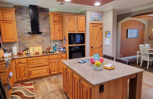 Edgewater Casa | The Red Sisters Retreat.
