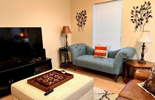 Tyler Apartamento | The Red Table Near Hospital district/TJC smart TV’s in all bedrooms. All Welcome