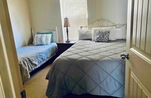Tyler Apartamento | The Red Table Near Hospital district/TJC smart TV’s in all bedrooms. All Welcome
