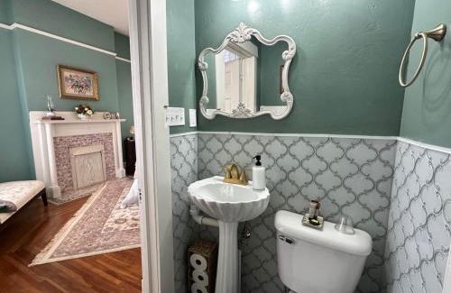 Guthrie Casa | The Redbud Room at The Judges Chambers