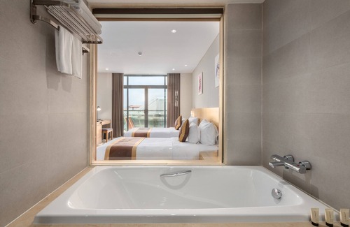 Đong Thanh Hotel | The Reed Hotel