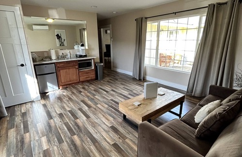 Medford Casa | The Rellik House and Winery