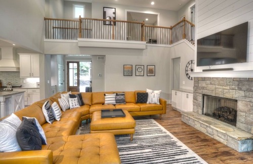 Clarkesville Casa | The Reserve | 5 BR Mtn Retreat w/ Outdoor Great Room, Mins From Helen and Sautee