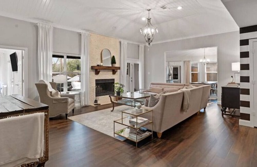 South Arlington Casa | THE Residence at Seven6 w/Pool+