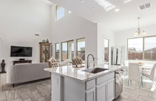 Buckeye Casa | The Residence on Avalon - A Corporate Retreat and Customized Stay!
