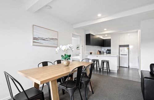 Warrane Casa | "The Residential Retreat" - Sleeps 15, 3.5 Baths
