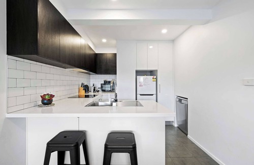 Warrane Casa | "The Residential Retreat" - Sleeps 15, 3.5 Baths